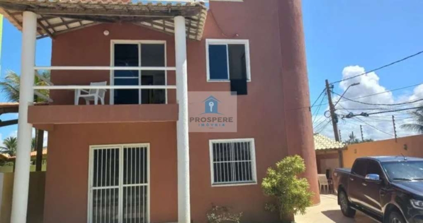Casa em condomínio ffechado na Praia do Flamengo, 3 quartos sendo 1 suíte, varanda e 3 vagas de garagem