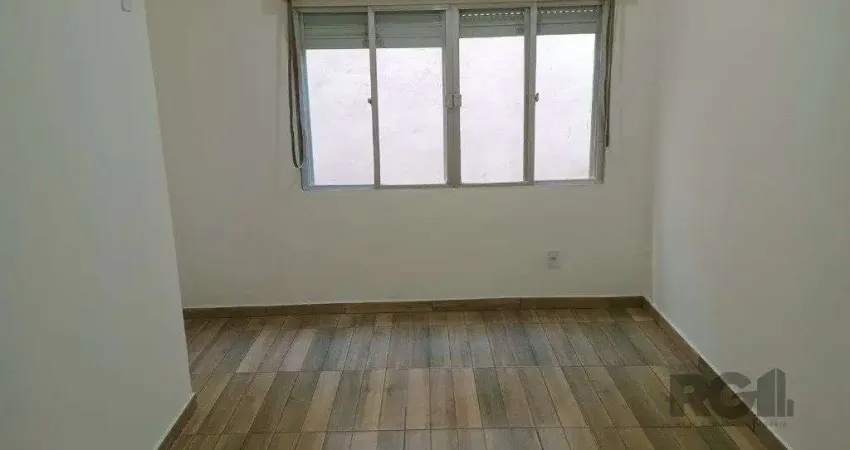Apartamento no Petrópolis de 1 dormitório desocupado