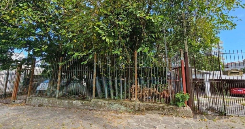Terreno plano de 426 m², localizado na Rua Padre João Batista Reus,