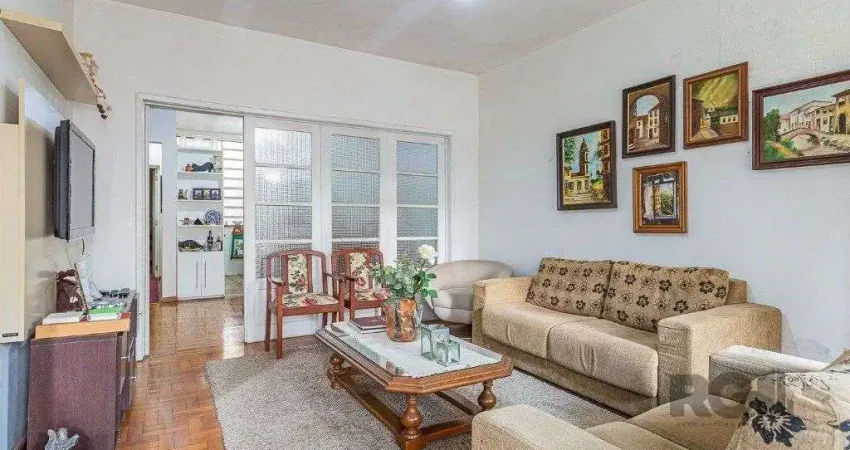 casa  com 3 quartos, 2 banheiros e vaga de garagem,