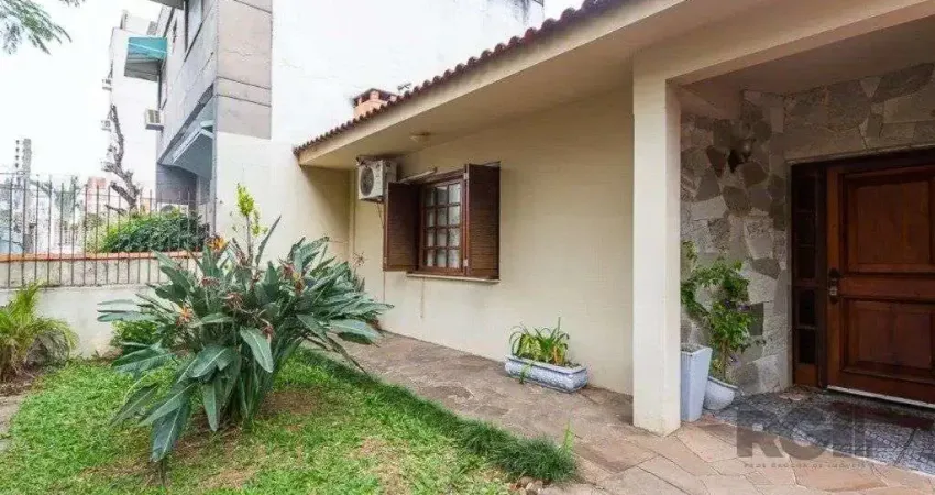 Casa 160m², 3 dormitórios, 4 vagas no bairro Cristo Redentor