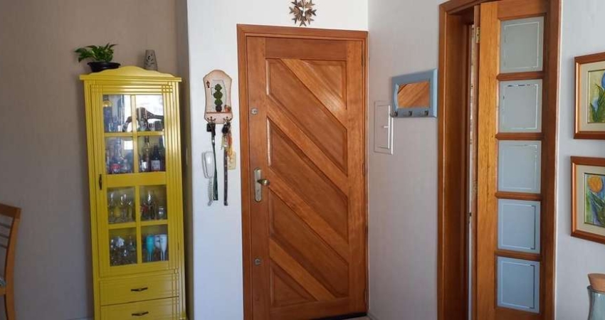Apartamento de 2 dormitórios com vaga no bairro Vila Nova