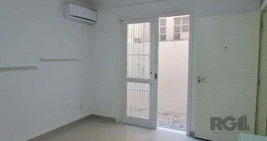 Apartamento com 1 Dormitório e Pátio Privativo no Bairro Petrópolis