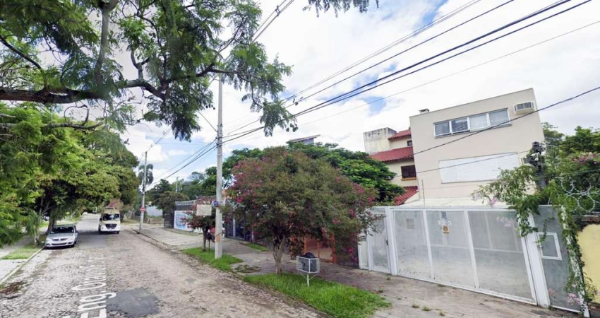 Casa com 4 quartos (02 suítes), 02 vagas cobertas no Bairro Ipanema