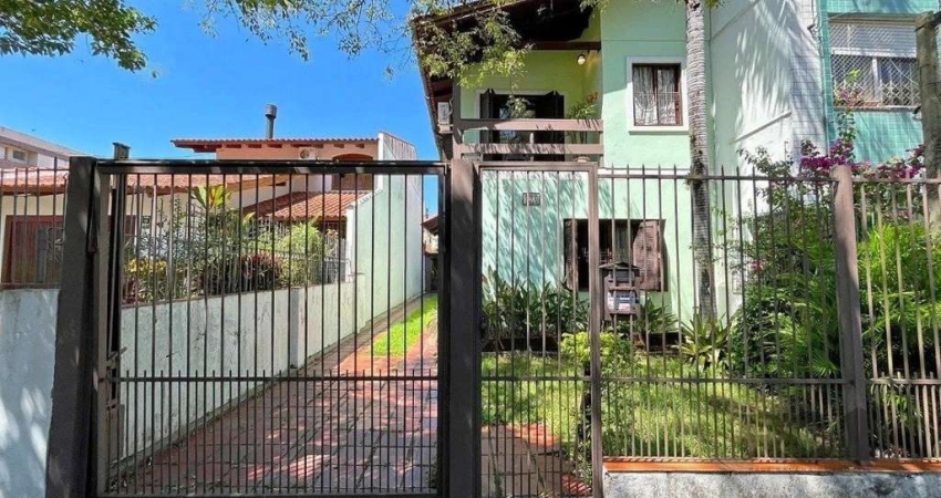 casa com 3 dormitórios, sendo 1 suíte, vaga para 4 carros, no bairro Santana