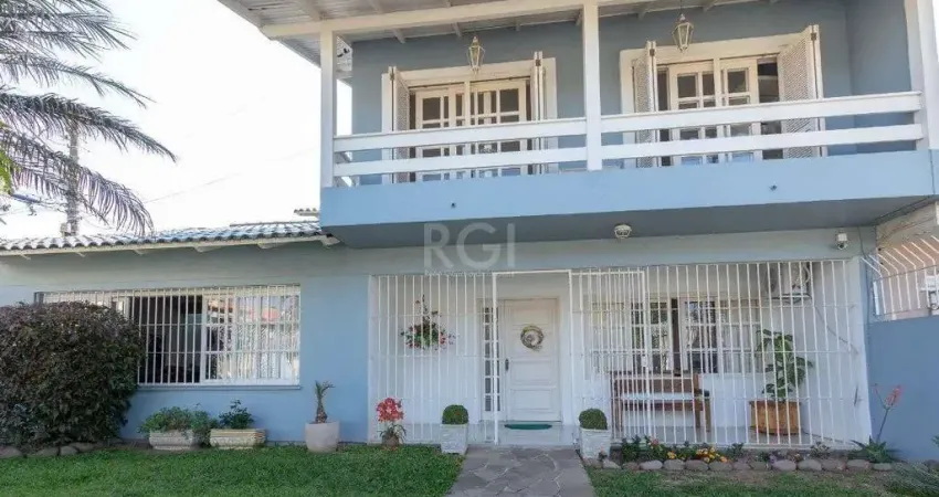 Casa para Venda - 256.5m², 3 dormitórios, sendo 1 suites, 2 vagas - Espirito San