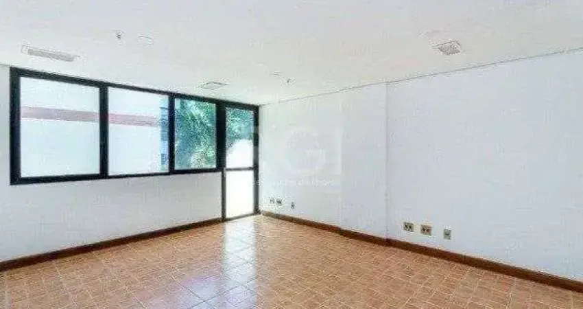Sala comercial na Av Carlos Gomes com sacada