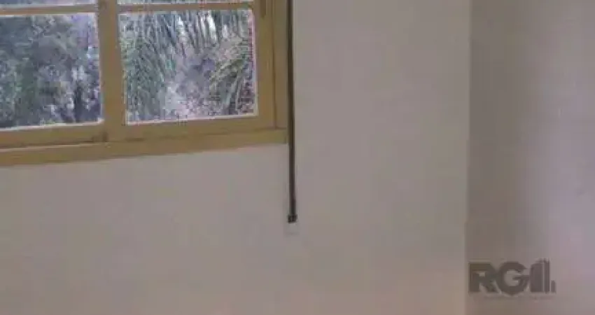 Apartamento de 03 dormitórios, sala, cozinha, banheiro. Condomínio  com salão de
