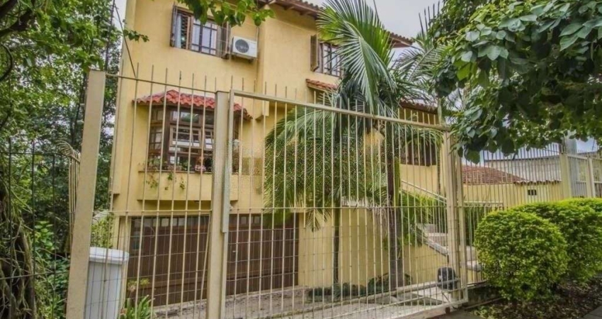 Casa 4 dormitórios à venda Medianeira Porto Alegre/RS