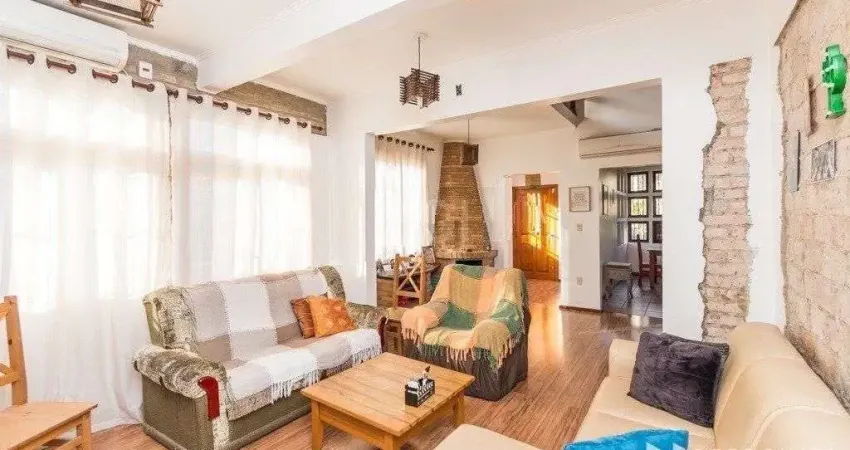 BELO SOBRADO REFORMADO 3 DORMITÓRIOS - BAIRRO NONOAI