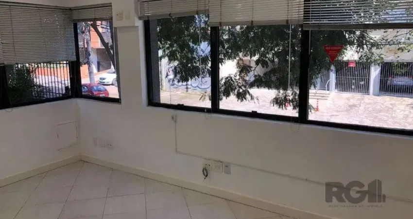 Excelente sala comercial. 2 salas muito espaçosas e uma meno