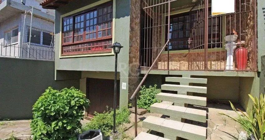 Casa para Venda - 202m², 4 dormitórios, sendo 1 suites, 3 vagas - Petrópolis