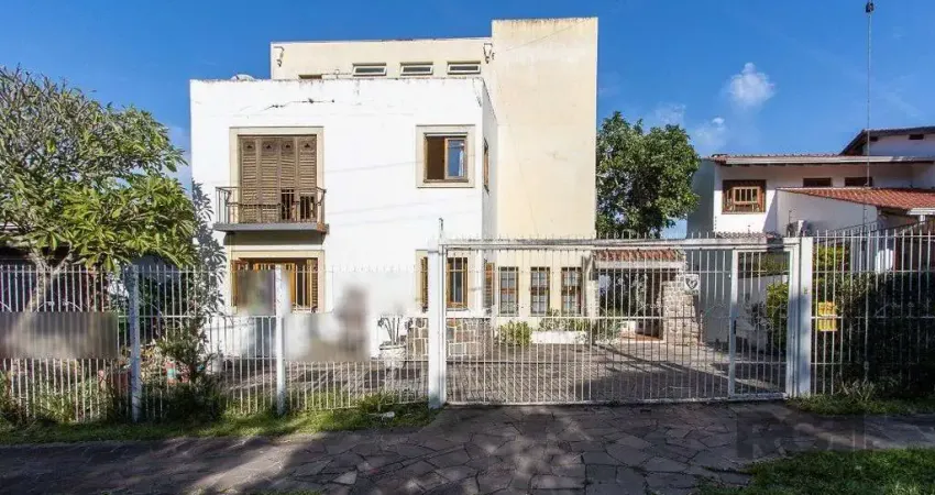 Casa para Venda - 380m², 4 dormitórios, sendo 1 suites, 4 vagas - Vila Assunção