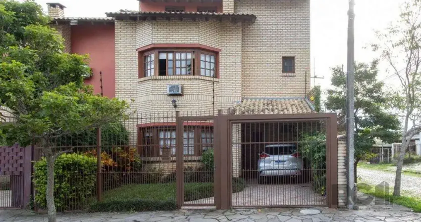 Casa para Venda - 180.3m², 3 dormitórios, sendo 1 suites, 3 vagas - Guarujá