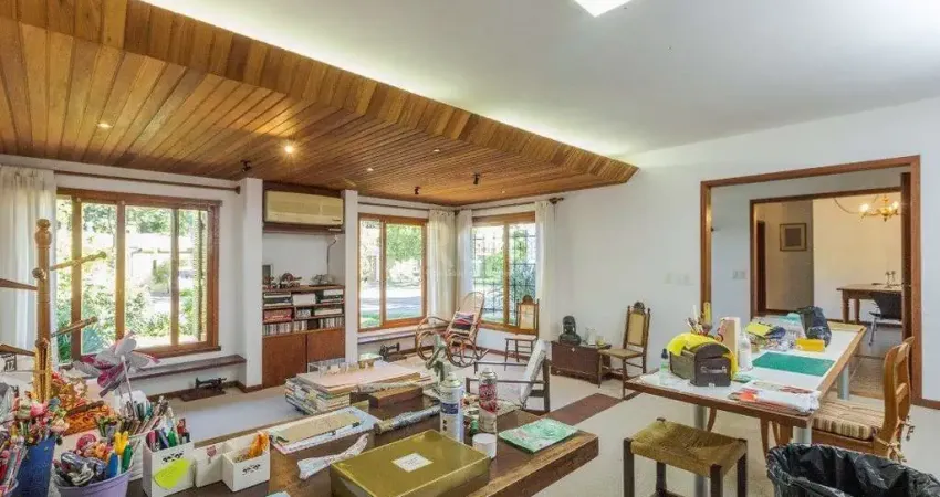 Casa em condomínio para venda com 3 dormitórios, sendo 1 suites e 5 vagas no bai