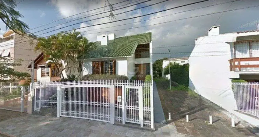 Casa para Venda - 380m², 3 dormitórios, sendo 1 suites, 5 vagas - Jardim Lindóia