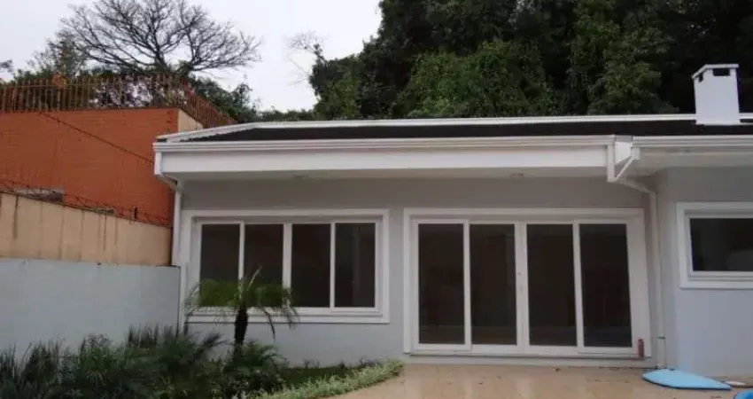 Casa para Venda - 305m², 3 dormitórios, sendo 3 suites, 4 vagas - Nonoai