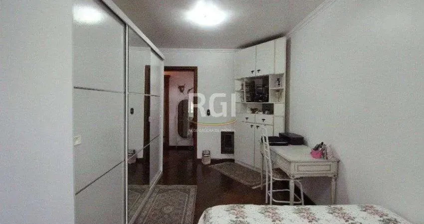 Casa para Venda - 280m², 3 dormitórios, 2 vagas - Petrópolis