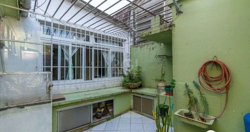 Casa com 3 quartos à venda na Rua João Abbott, 212, Petrópolis, Porto Alegre