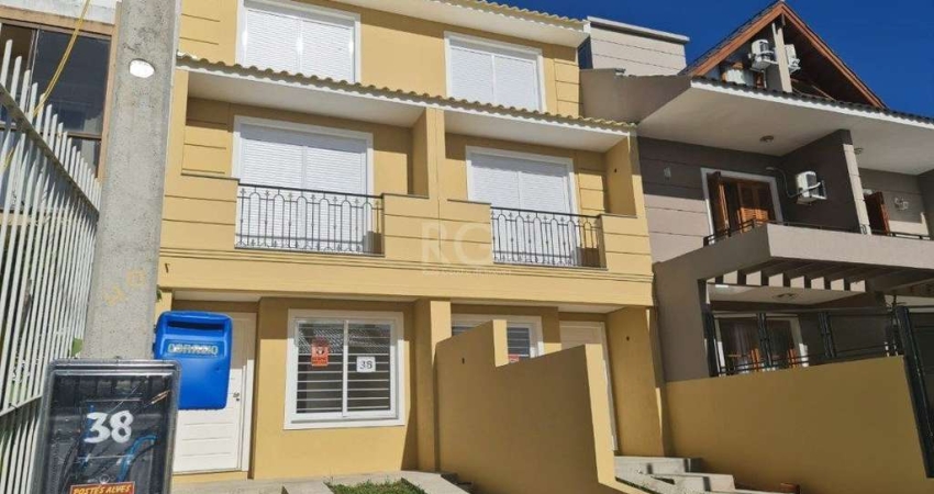 Casa para Venda - 133m², 3 dormitórios, sendo 3 suites, 1 vaga - Guarujá