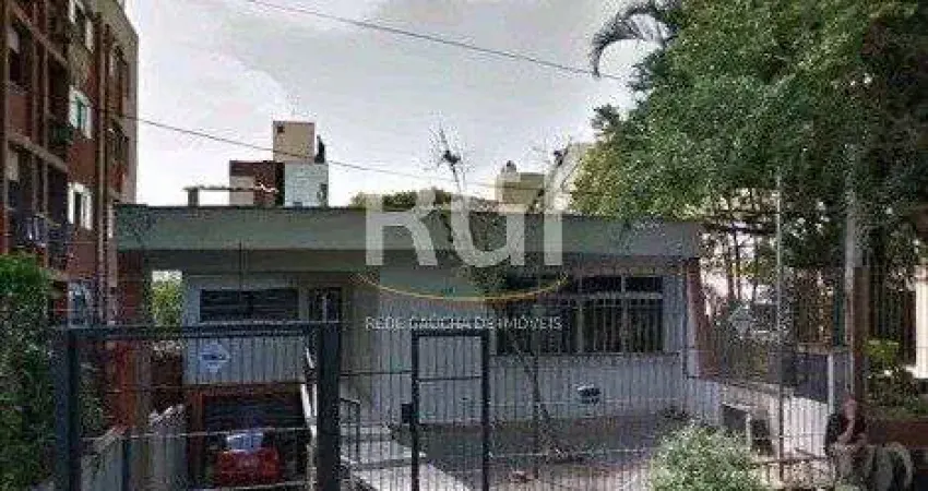 Casa para Venda - 250m², 3 dormitórios, 2 vagas - Petrópolis
