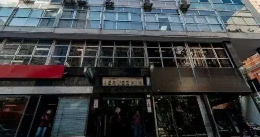 Libertas Imobiliária vende loja comercial terrea com 252 m² privativos no Centro