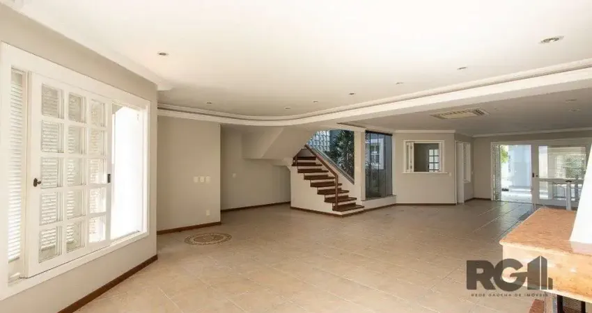 BELO SOBRADO, 3 QUARTOS, 1 SUITE, PISCINA, 320m² PRIVATIVOS - TRISTEZA