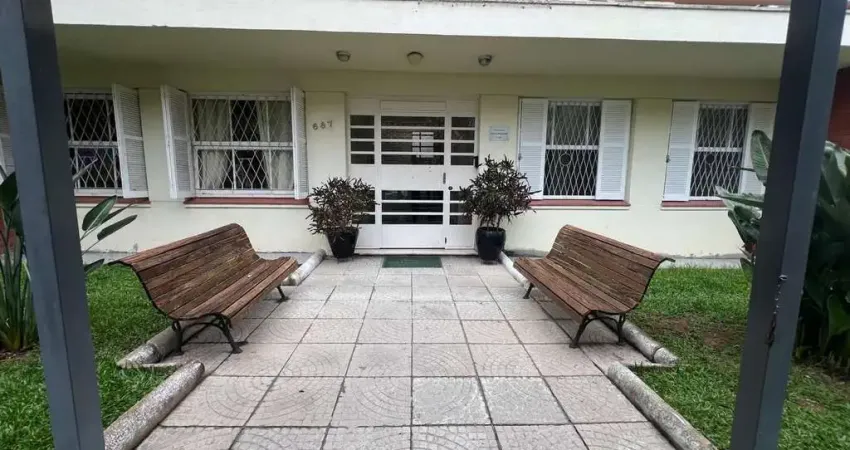 Apartamento 3 dormitórios, sacada em 107m2 no bairro Menino Deus
