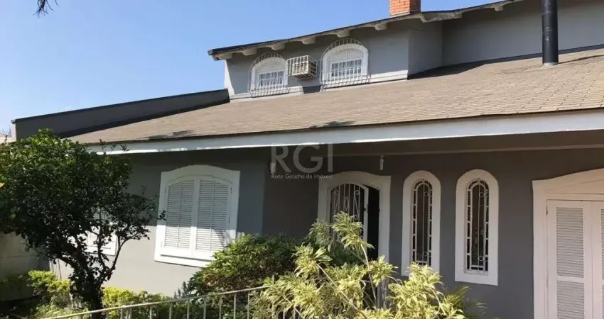 Casa para Venda - 250m², 3 dormitórios, sendo 1 suites, 2 vagas - Passo das Pedr