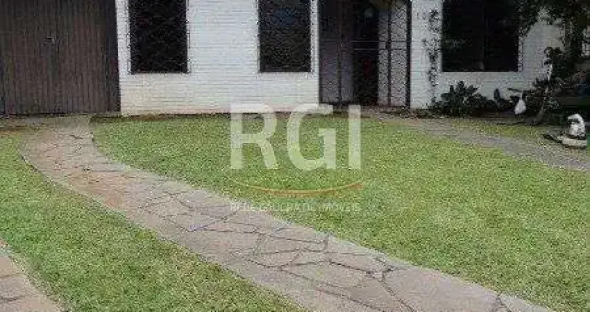 Casa com 3 quartos à venda na Avenida Guarujá, 136, Guarujá, Porto Alegre