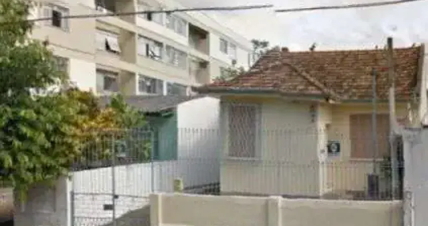 Casa para Venda - 80m², 3 dormitórios, 6 vagas - Medianeira