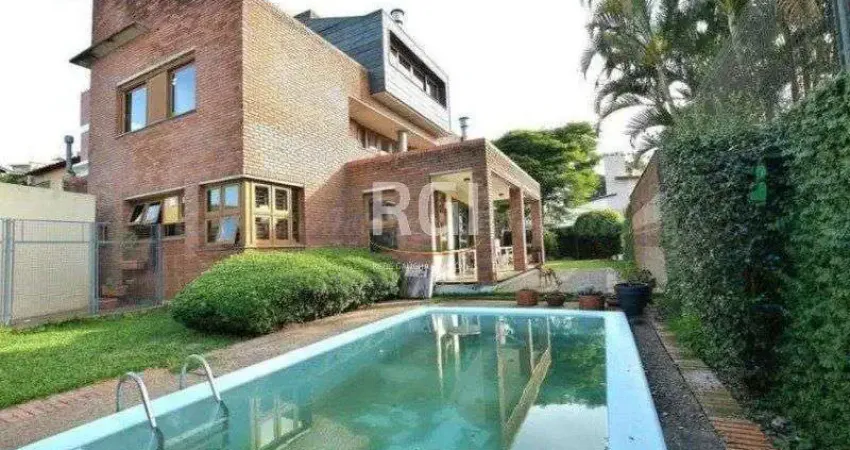 Casa para Venda - 276m², 3 dormitórios, sendo 1 suites, 5 vagas - Medianeira