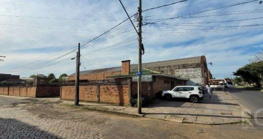 Depósito Pavilhão Venda no Bairro Navegantes  com 1800m²  de terreno e 324m² de