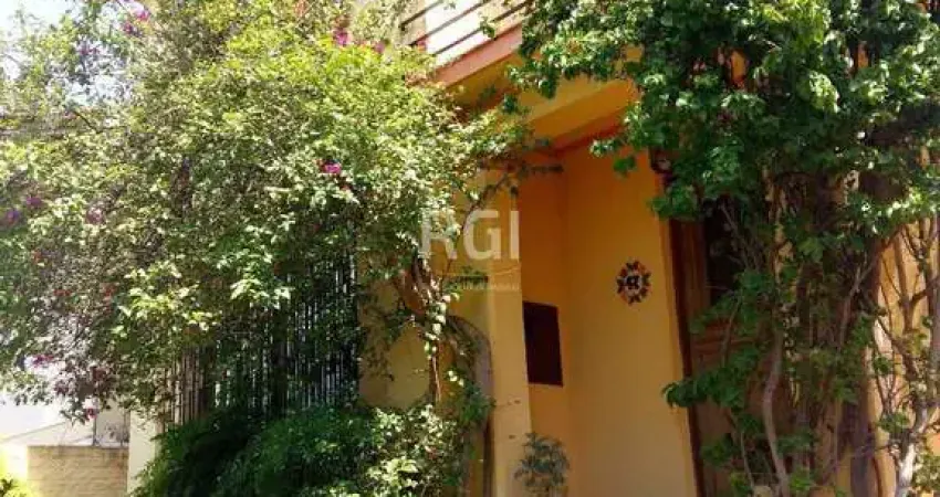 Casa com 3 quartos à venda na Rua Oscar Schneider, 47, Medianeira, Porto Alegre