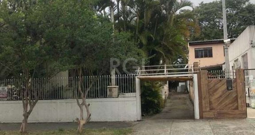 Casa/terreno medindo 200m² de privativo, 550m² totais  no bairro Partenon, 9 vag
