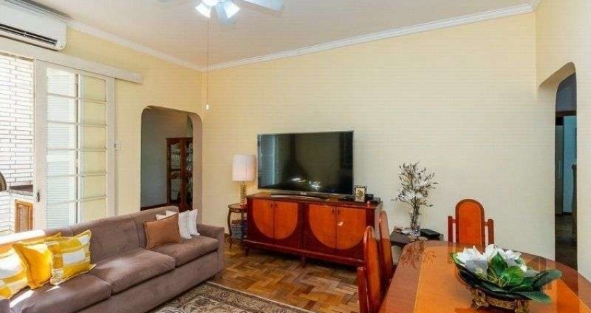 Apartamento 3 dormitórios, 1 vaga de garagem no Bairro Menino Deus.