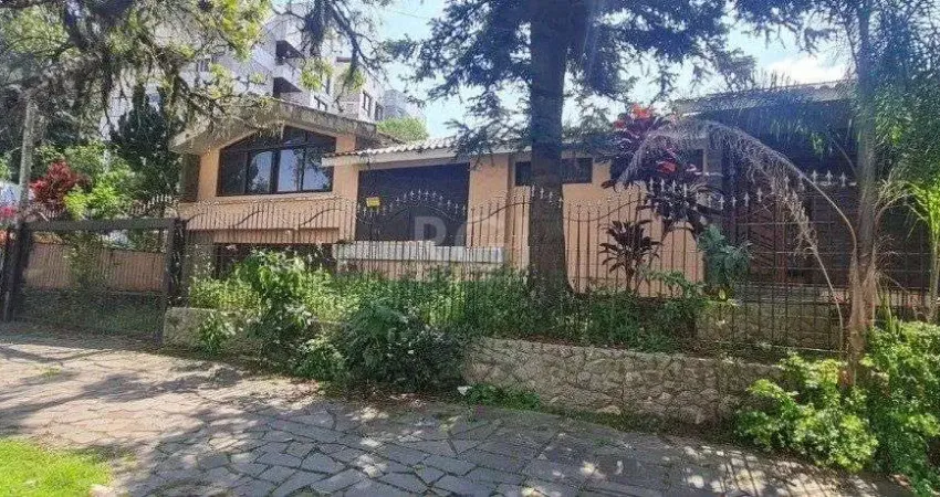 Casa para Venda - 400m², 4 dormitórios, sendo 1 suites, 4 vagas - Jardim Lindóia