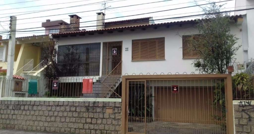 Casa para Venda - 293m², 3 dormitórios, sendo 1 suites, 4 vagas - Partenon
