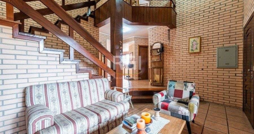Casa para Venda - 420.22m², 3 dormitórios, sendo 1 suites, 7 vagas - Santa Terez