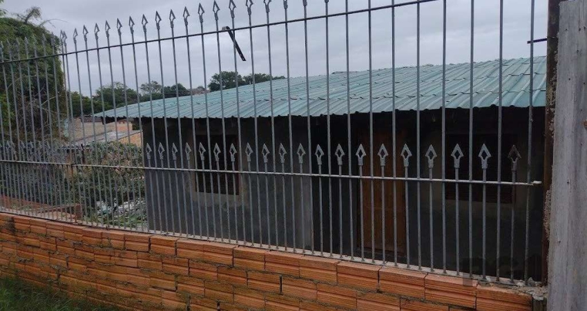 Casa de dois dormitórios localizada no Bairro Nonoai