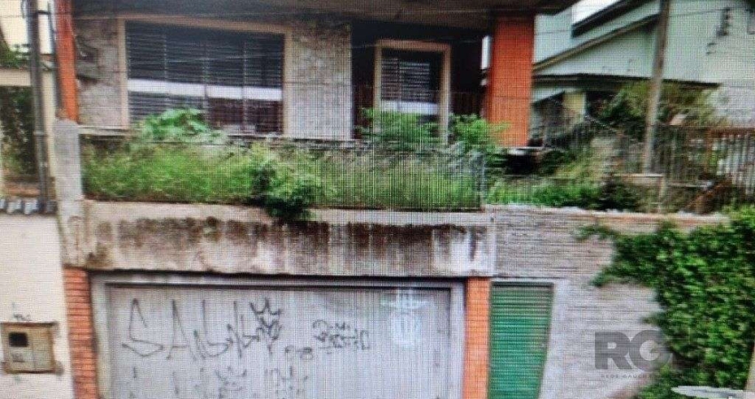Casa no bairro Medianeira de 4 dormitórios