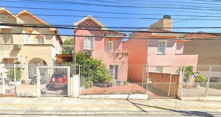 Casa/terreno na Rua Oscar Bittencourt