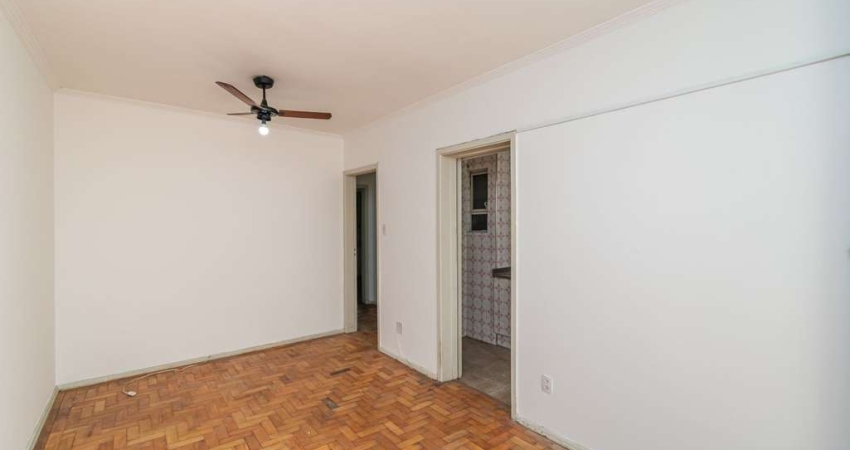 Apartamento de dois quartos com dependência no bairro Rio Branco em Porto Alegre