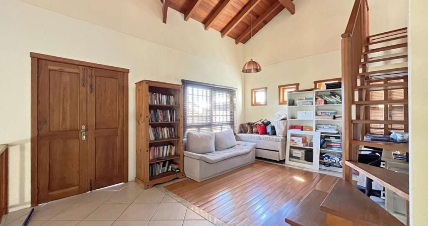 Excelente casa a venda com 4 dormitórios no bairro Tristeza, Zona Sul.