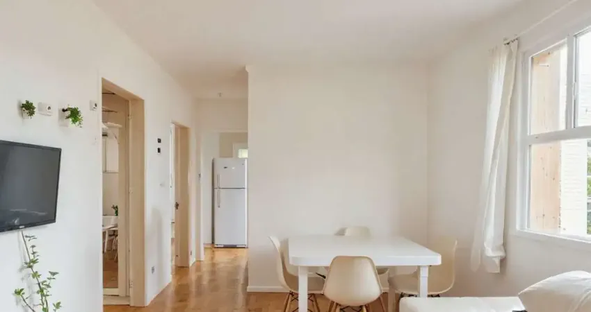 Vende-se apartamento semi-mobiliado com 2 quartos e 41m² - Menino Deus