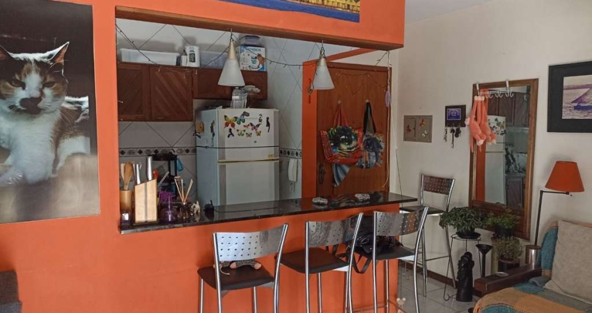 Vende-se apartamento de 1 dormitório com sacada e 47m² - Cidade Baixa