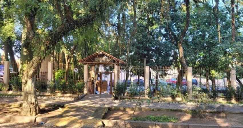 Sobrado para Venda - 36m², 2 dormitórios, 1 vaga - Guarujá, Porto Alegre