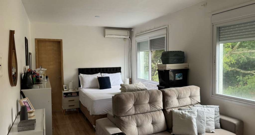 Apartamento JK com garagem escriturada no bairro Tristeza em Porto Alegre
