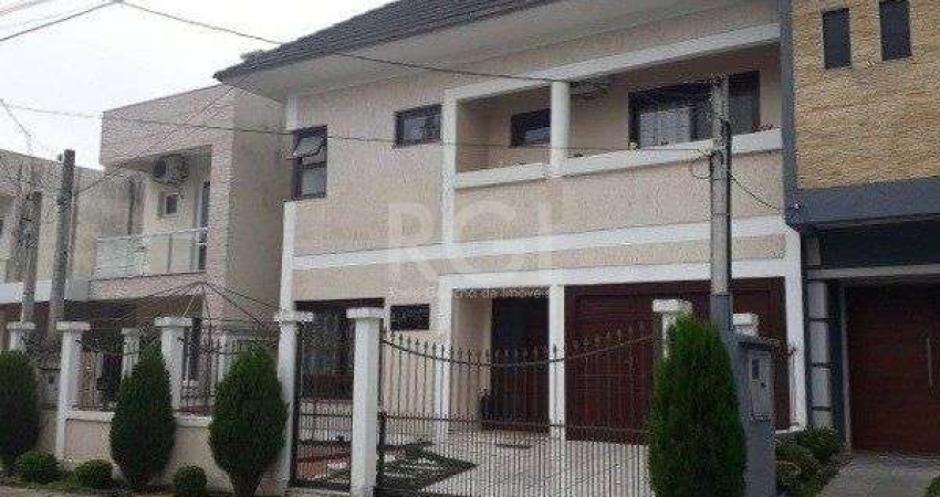 Casa para Venda - 272m², 3 dormitórios, sendo 1 suítes, 2 vagas - Hípica
