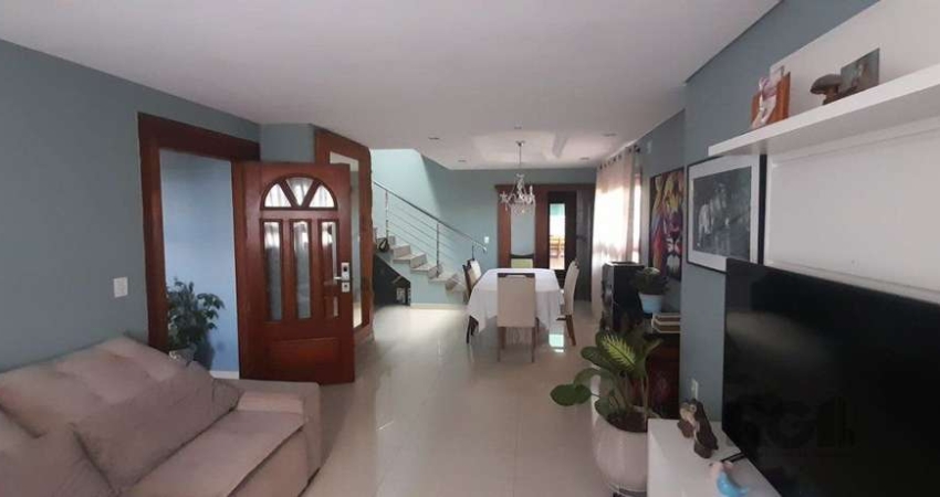 Casa com 03 quartos, sendo 01 suíte, 03 vagas de garagem.
